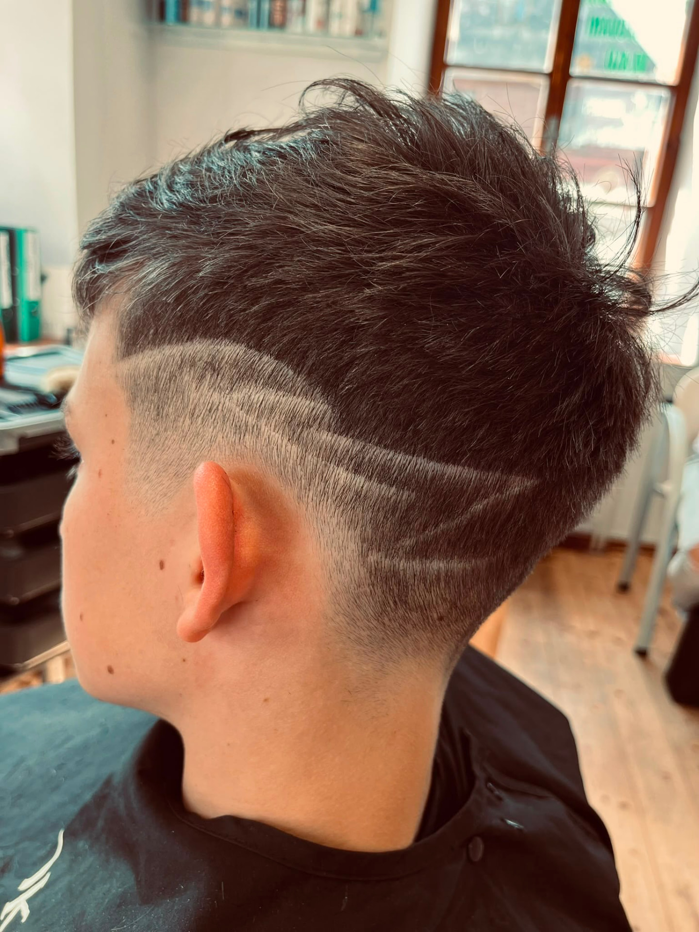 Pánský fade s liniemi — Mr. Ricchi